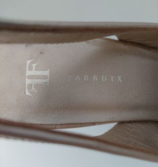 Sandalias tacón beige piel