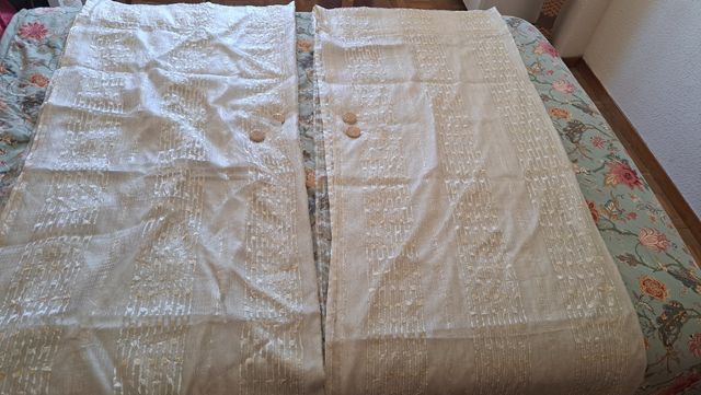 Cortinas blancas con lunares