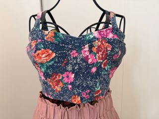 Falda midi plisada rosa