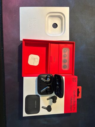 OnePlus Buds Pro negros