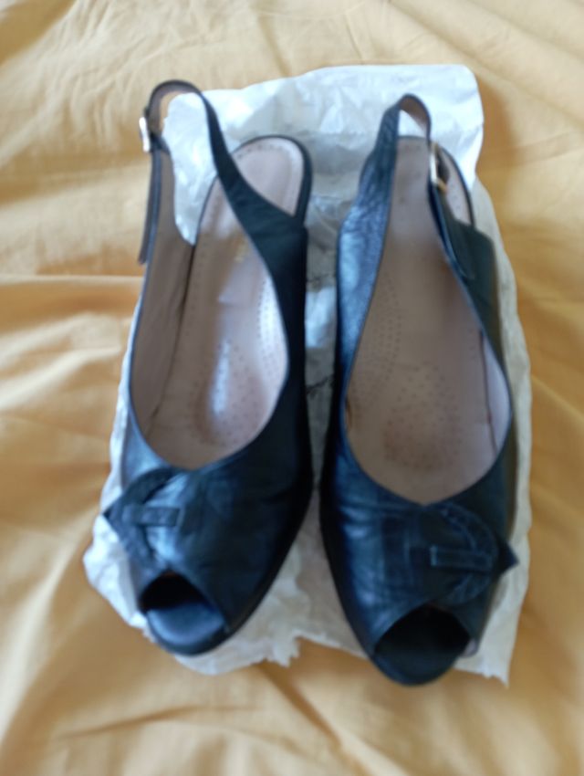 Sandali neri sanitari