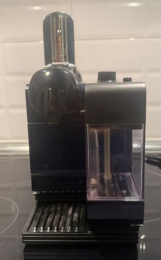 Cafetera Nespresso De'Longhi Lattissima