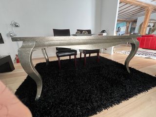MESA DE COMEDOR + 4 SILLAS PIEL