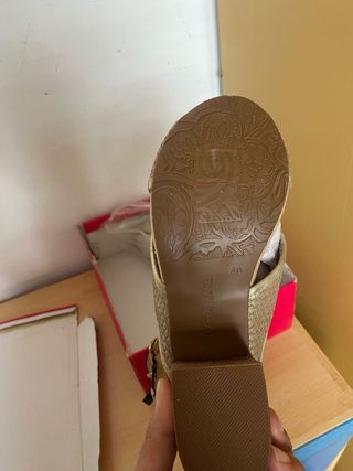 Sandalias MARIAMARE doradas