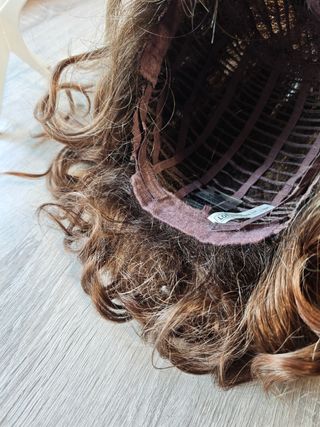 Peluca ondulada marrón mechitas - Oncológica