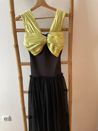 Vestido negro c/ lazo verde