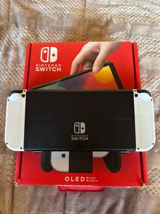 Nintendo Switch OLED - Bianco e nero