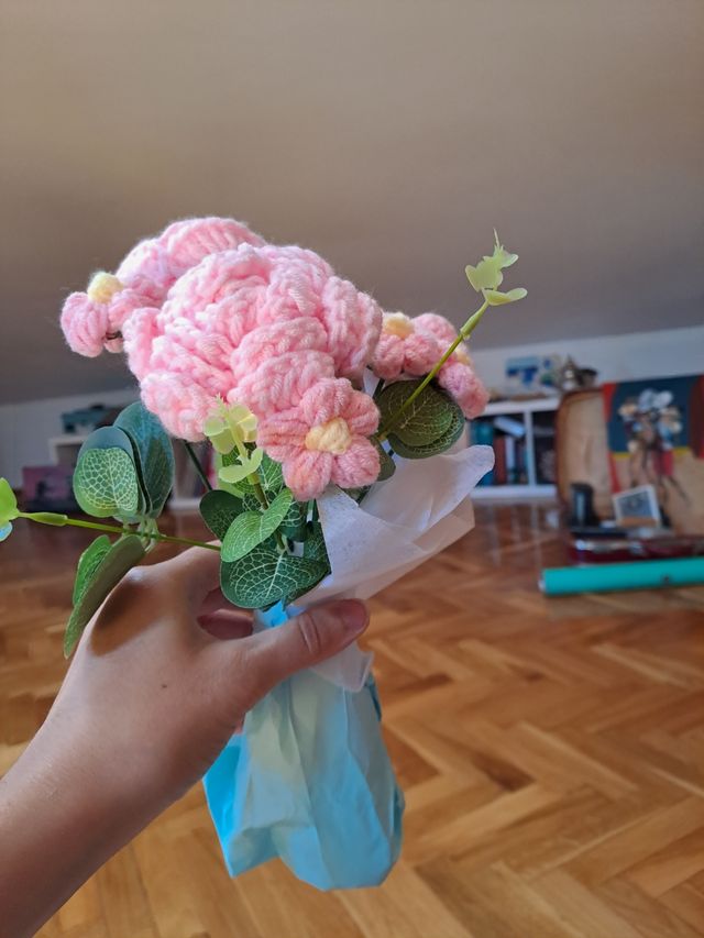 Ramo flores ganchillo rosa.