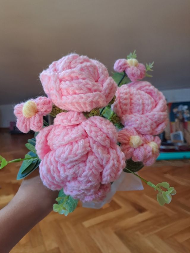 Ramo flores ganchillo rosa.