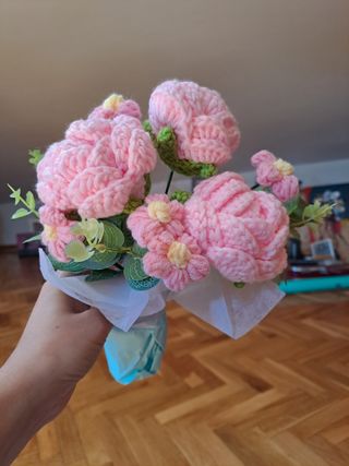 Ramo flores ganchillo rosa. 