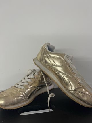 Tenis Reebok Classic dorados