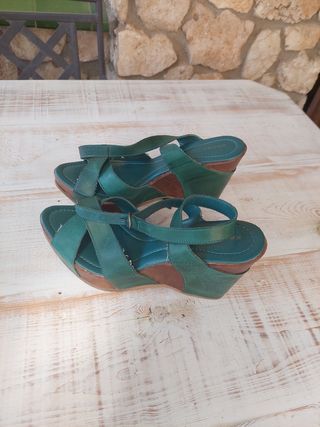 Sandalias cuña Bronx verdes