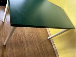 Mesa verde con patas blancas 100x60x75 cm