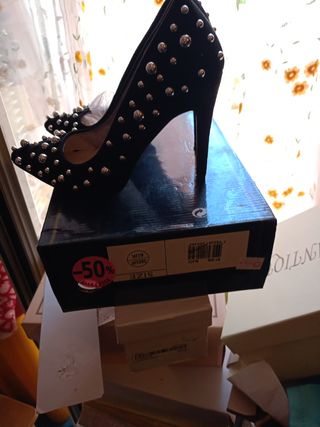Scarpe tacco nero borchie