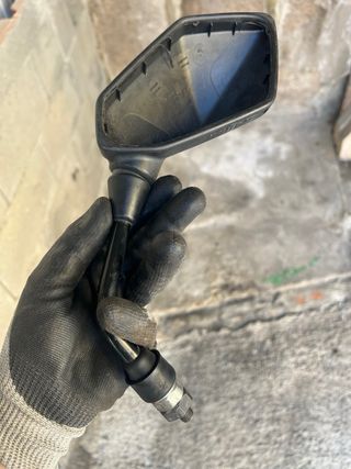 Espejo retrovisor Z750: carcasa y soporte