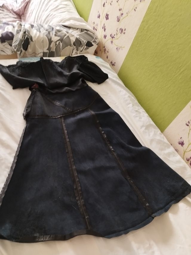 Falda negra y azul de piel