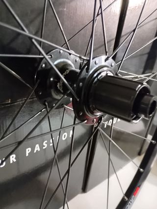 Ruota MTB posteriore 29 perno passante non boost 1