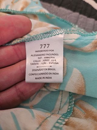 Vestido estampado teal y blanco.