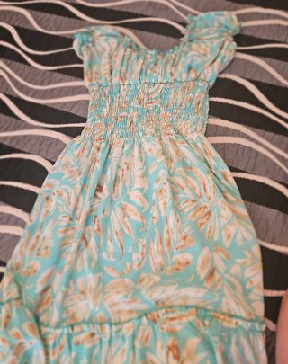 Vestido estampado teal y blanco.