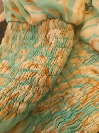 Vestido estampado teal y blanco.