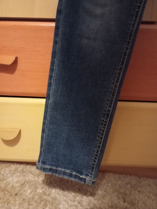 Vaqueros pitillo Stradivarius -talla 6
