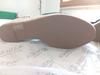Sandalias de cuñas de esparto.