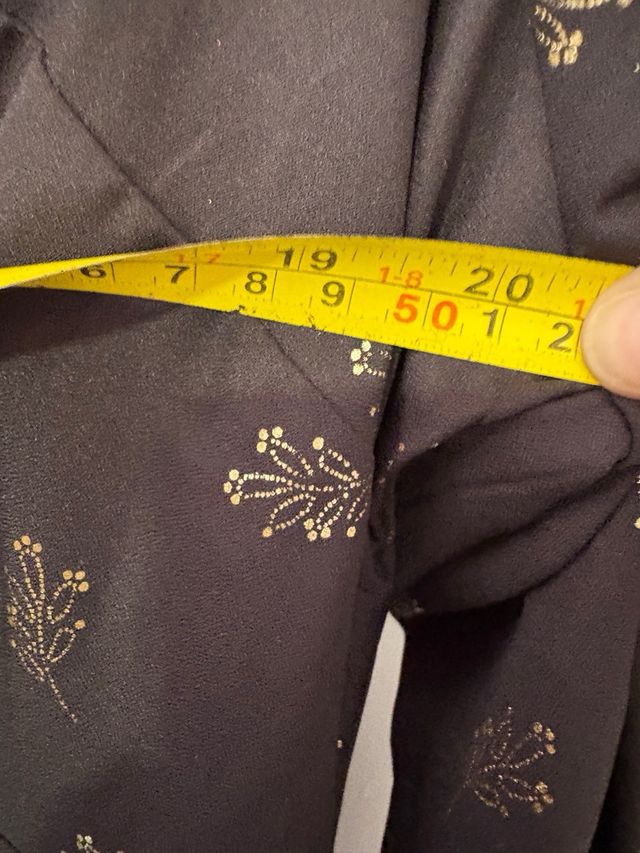 Vestido negro c/estampado dorado