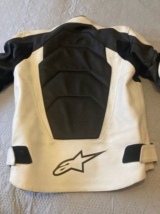 Chaqueta moto Alpinestars con muy poco uso. 