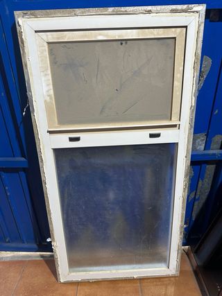 Ventana abatible blanca PVC