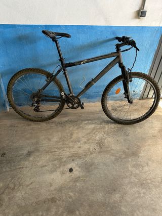 Dos Bicicletas de montaña identicas bien cuidadas 