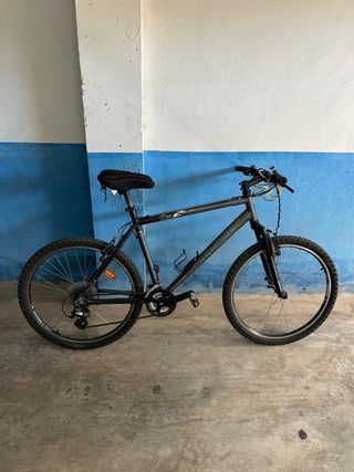 Dos Bicicletas de montaña identicas bien cuidadas 