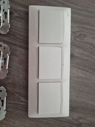 Interruptor triple blanco BJC