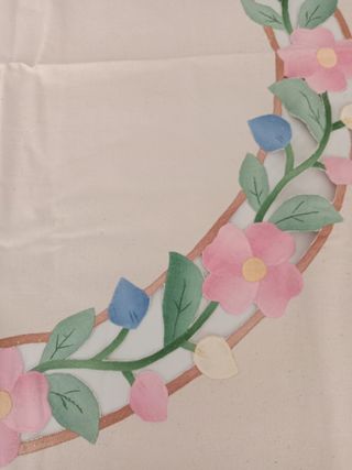 Mantelería de algodón bordado+ 8 servilletas