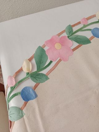 Mantelería de algodón bordado+ 8 servilletas