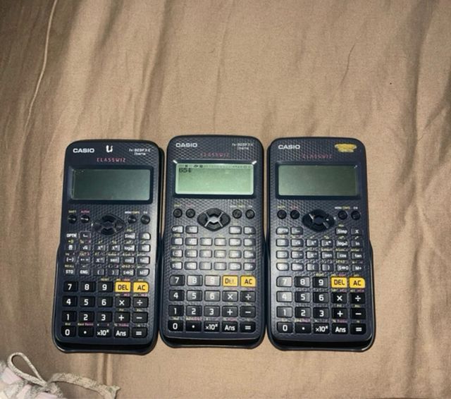 2 calculadoras Casio FX-82MS