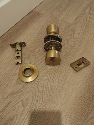 Pomo puerta baño . Color dorado