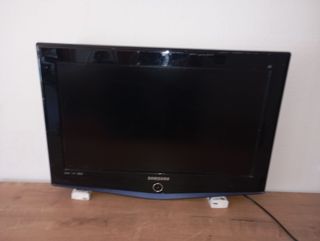 TV LG 22" negra