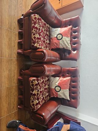 Sillones de cuero marrón antiguos