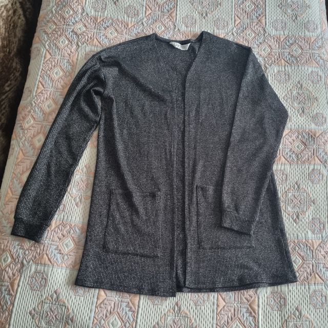 Chaqueta negra de punto