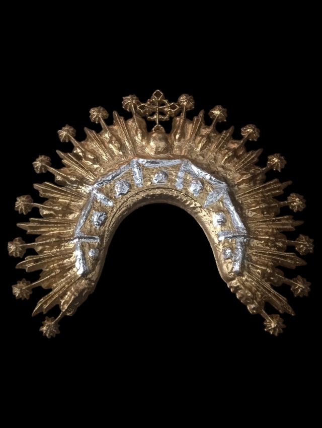 Diadema inspirada en la de la virgen macarena