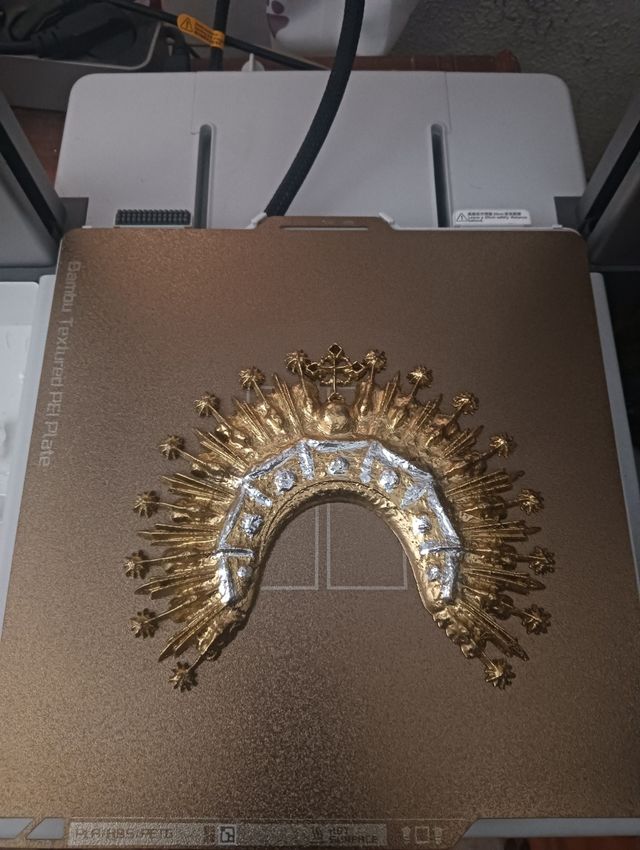 Diadema inspirada en la de la virgen macarena