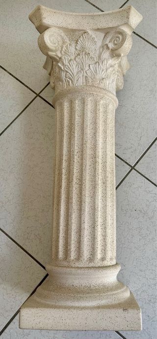 Colonna greca in ceramica