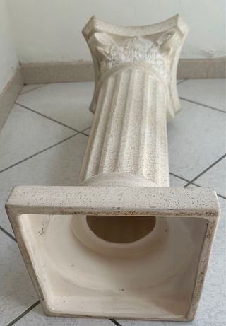 Colonna greca in ceramica