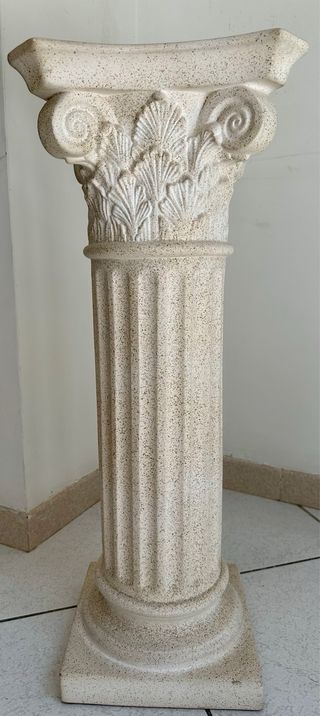 Colonna greca in ceramica