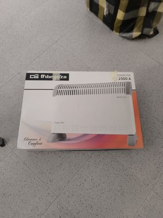 Estufa eléctrica blanca.