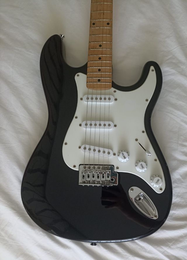 Guitarra eléctrica Tenson con funda