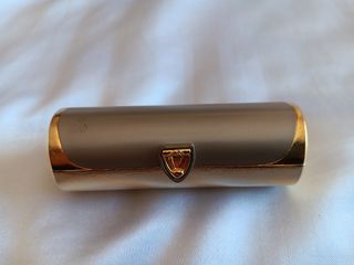 Estuche pintalabios dorado y gris