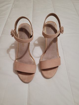 Sandalias tacón beige verano