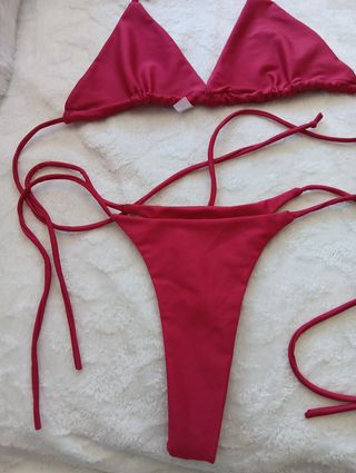 Bikini nuevo rojo talla L.Nuevo sin etiqueta