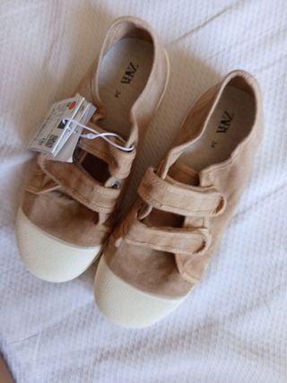 Zapatillas Zara niño talla 34 beige